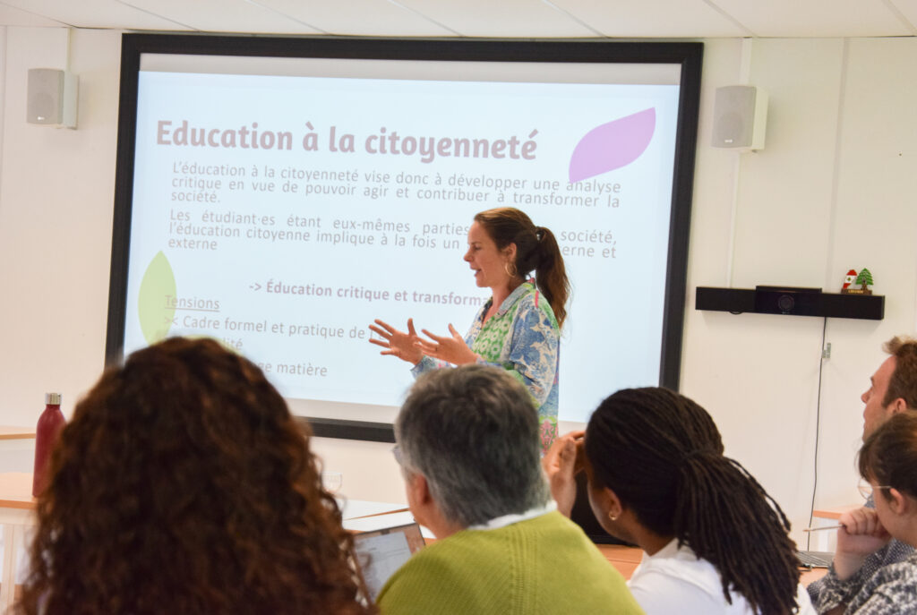 Claire Wiliquet de Ucoopia introduit la notion d'éducation citoyenne